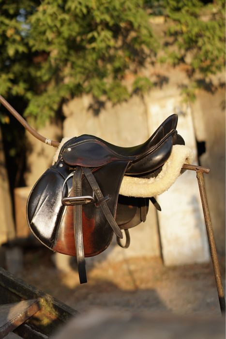 Сідло на коня Седло на лошадь