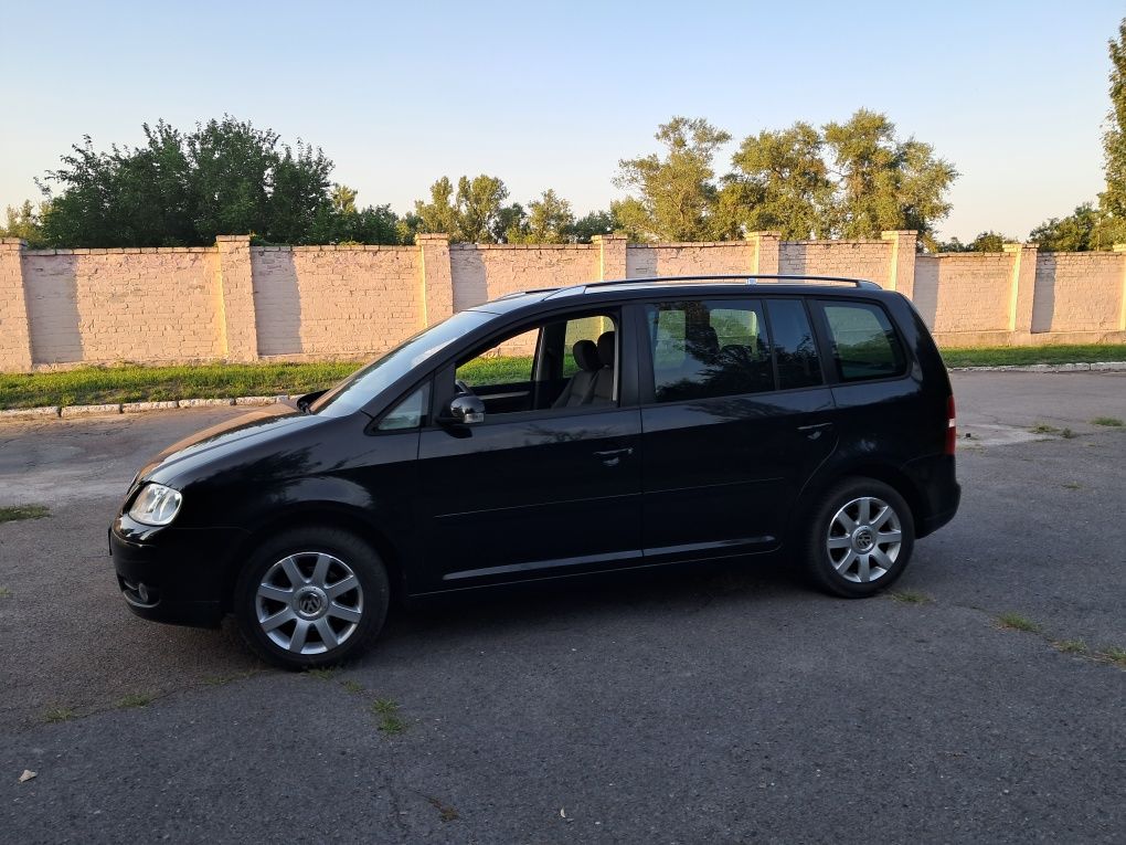 Volkswagen Touran 1.6FSI