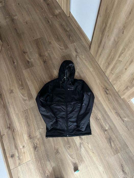 Нова чоловіча тепла куртка Quechua ( розмір S)