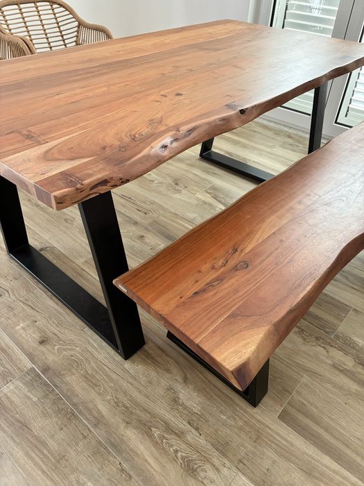 Mesa de jantar 1.8M e 1 banco corrido de madeira maciça de acácia