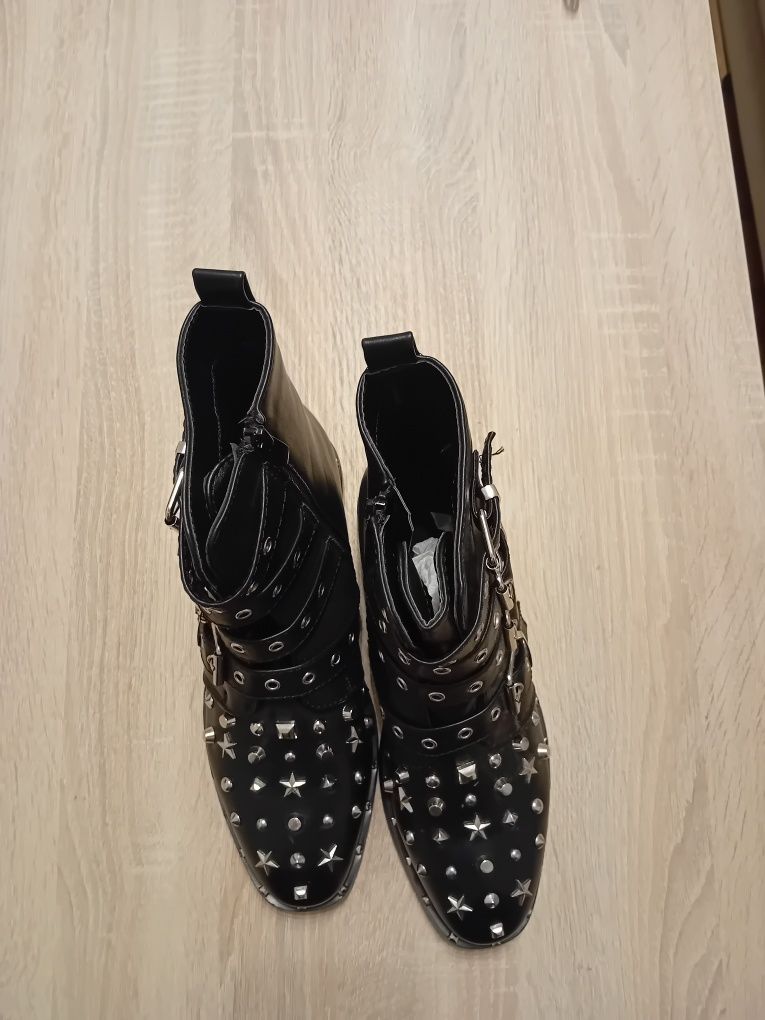 Nowe czarne buty z dzetami rozmiar 39