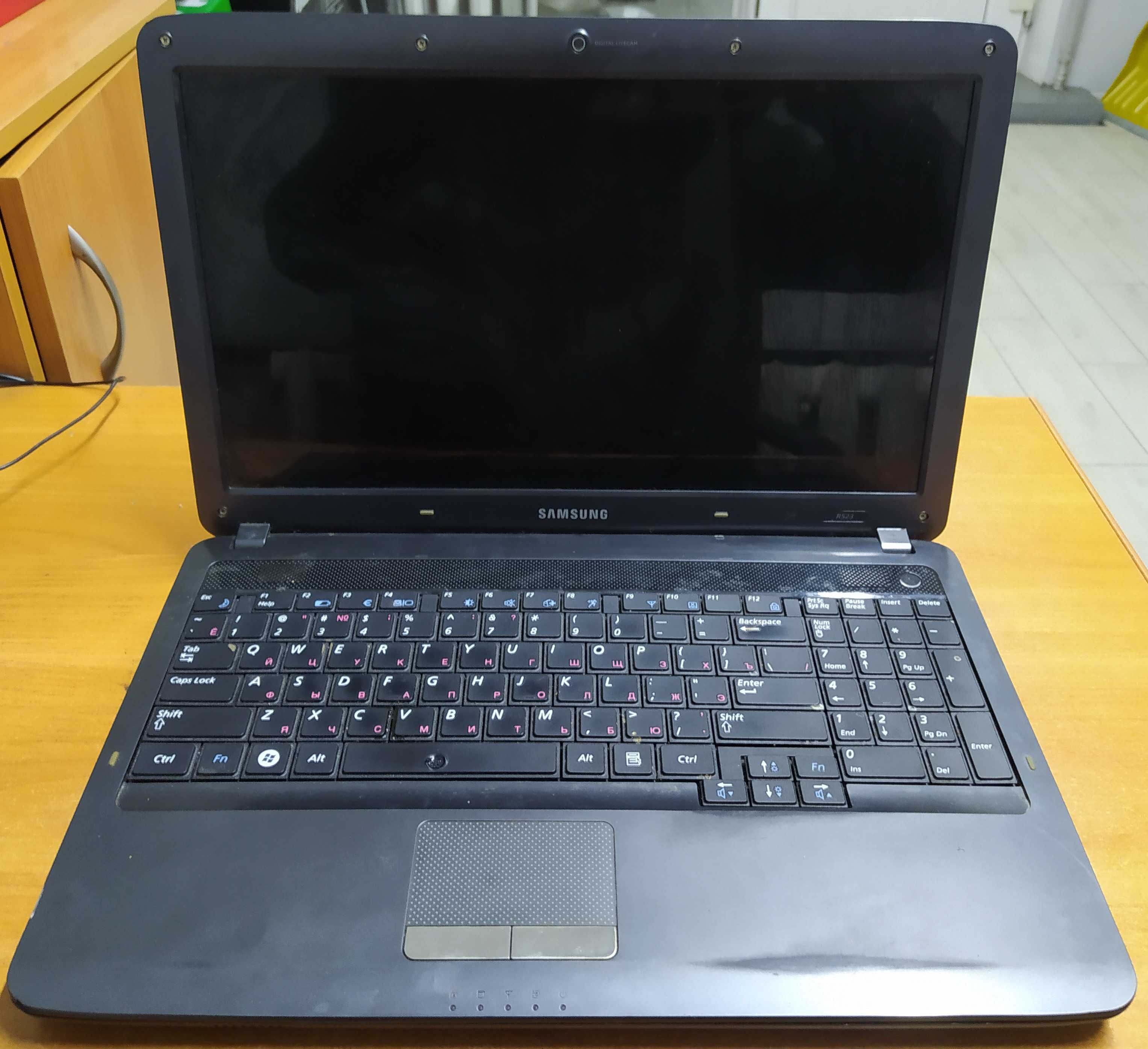 Ноутбук Samsung NP-R523L (по запчастям)