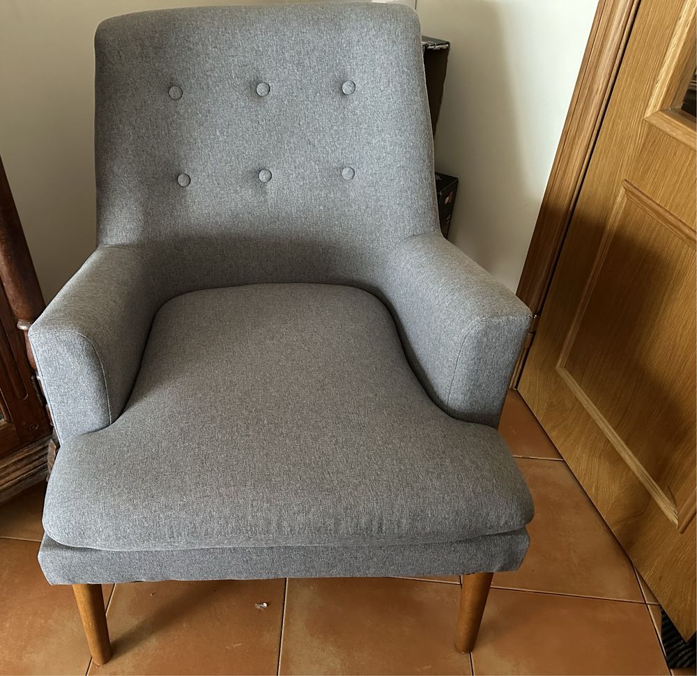 Cadeirao cinzento novo