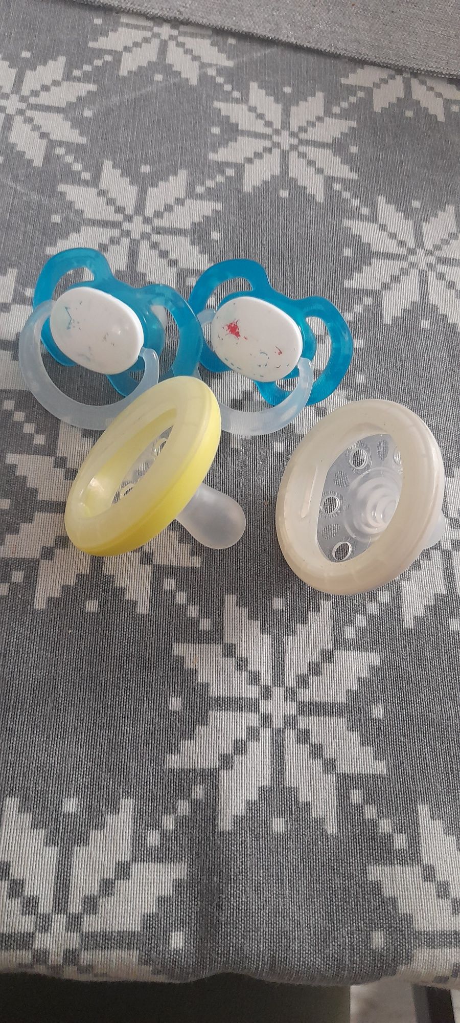Oddam smoczki dla niemowlaka