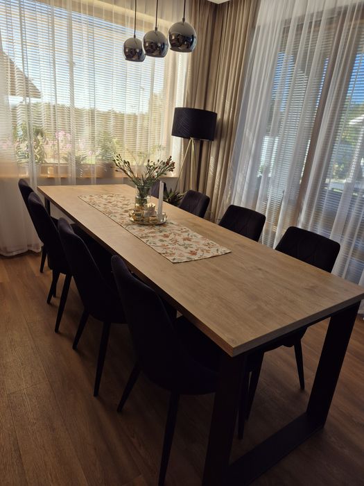 Eleganckie czarne krzesła