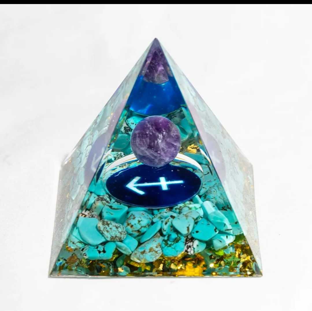 Pirâmide orgonite c/ o símbolo do signo (NOVO)