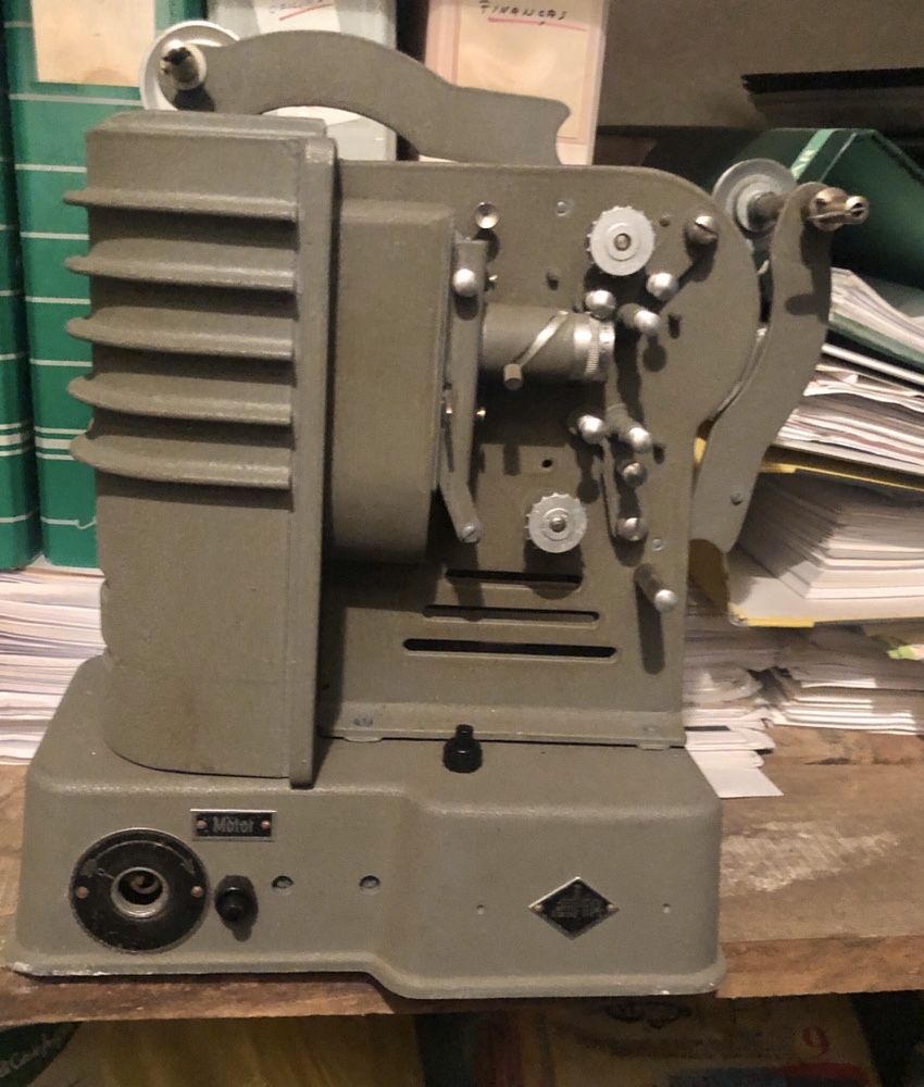 Projector mto antigo de filme mudo, EKA