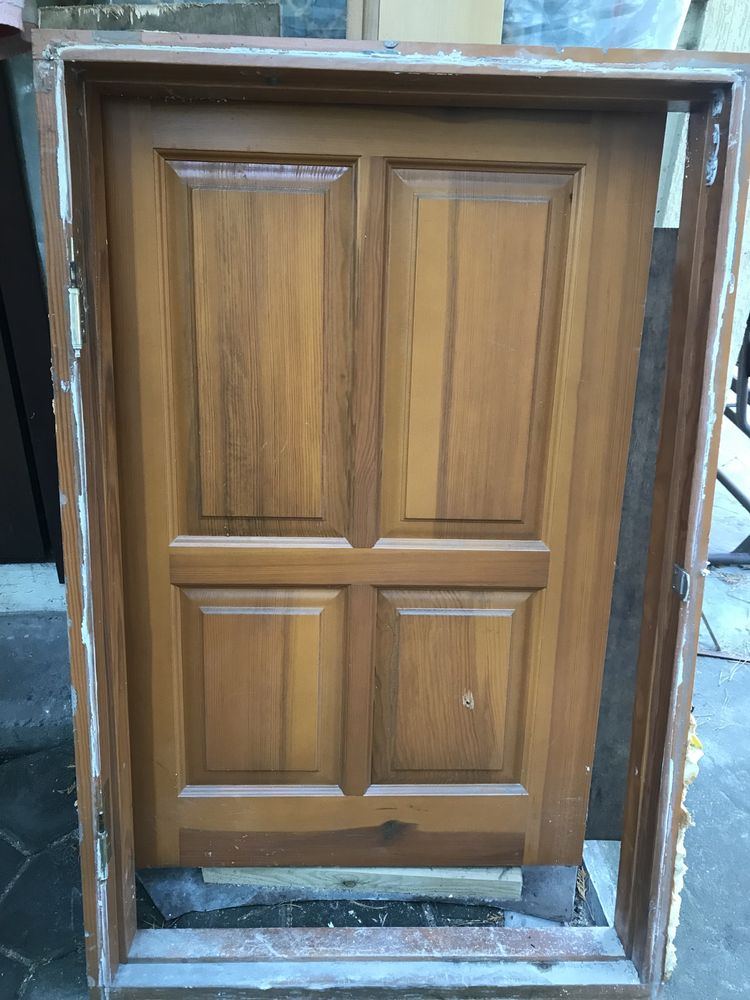 Продам дерев’яні двері на чердак.