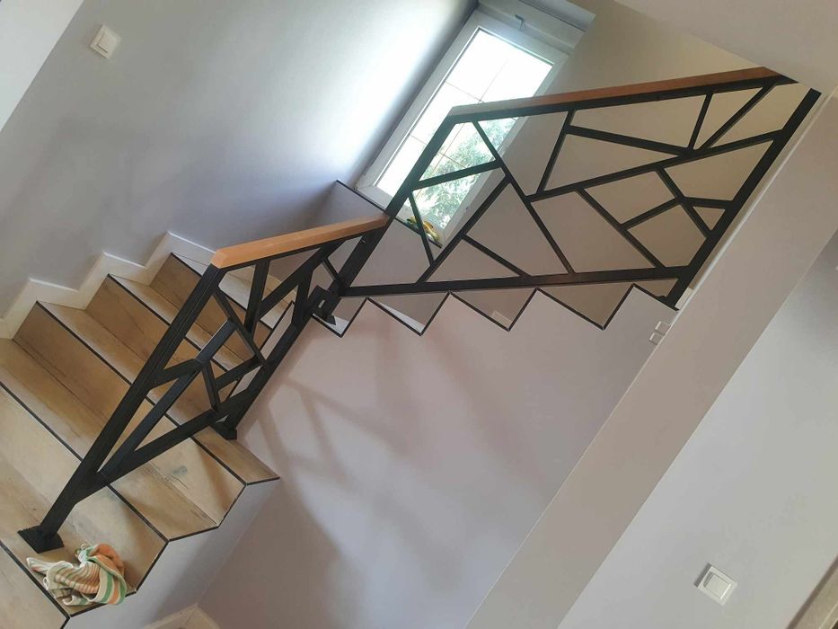 Schody drewniane na metalowej konstrukcji nowoczesne loft
