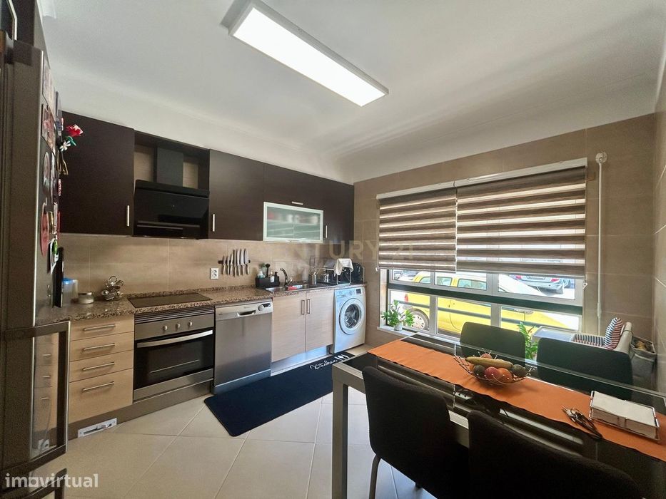 Apartamento T1+1 de 106m2 com 2 lugares de garagem e arrecadação - 2 Q