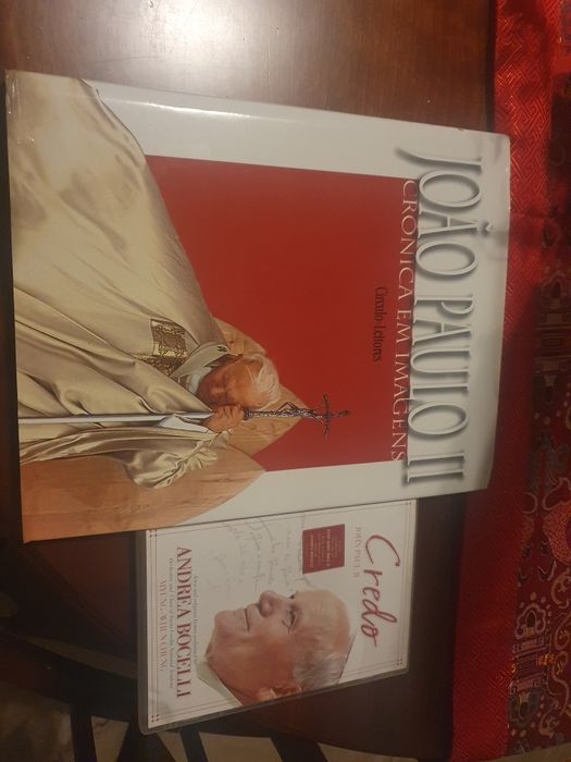 Livro e DVD sobre a vida do Papa João Paulo II legendado em português
