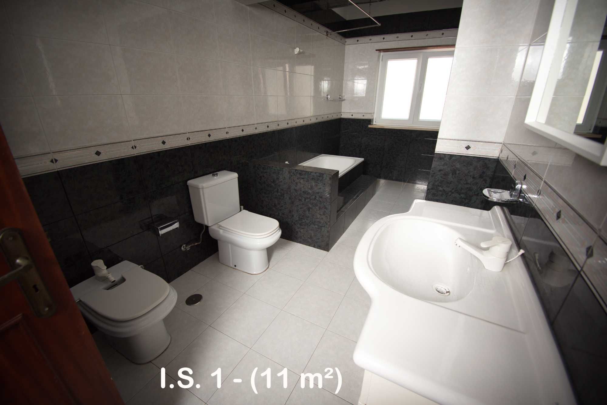 Excelente Apartamento T2 com 145 m2 - Caldas da Rainha