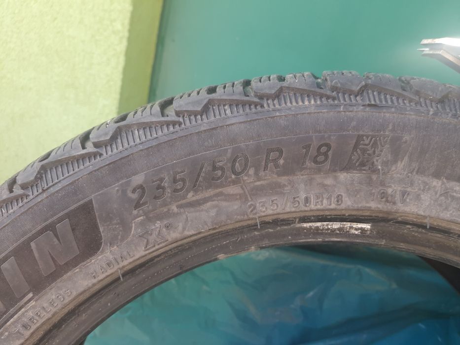 Opona zimowa  235 /50/18 Michelin