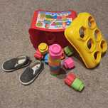 Buty 20/21 i sorter Baby Clemmy z 17 miękkimi kolorowymi klockami 6m+