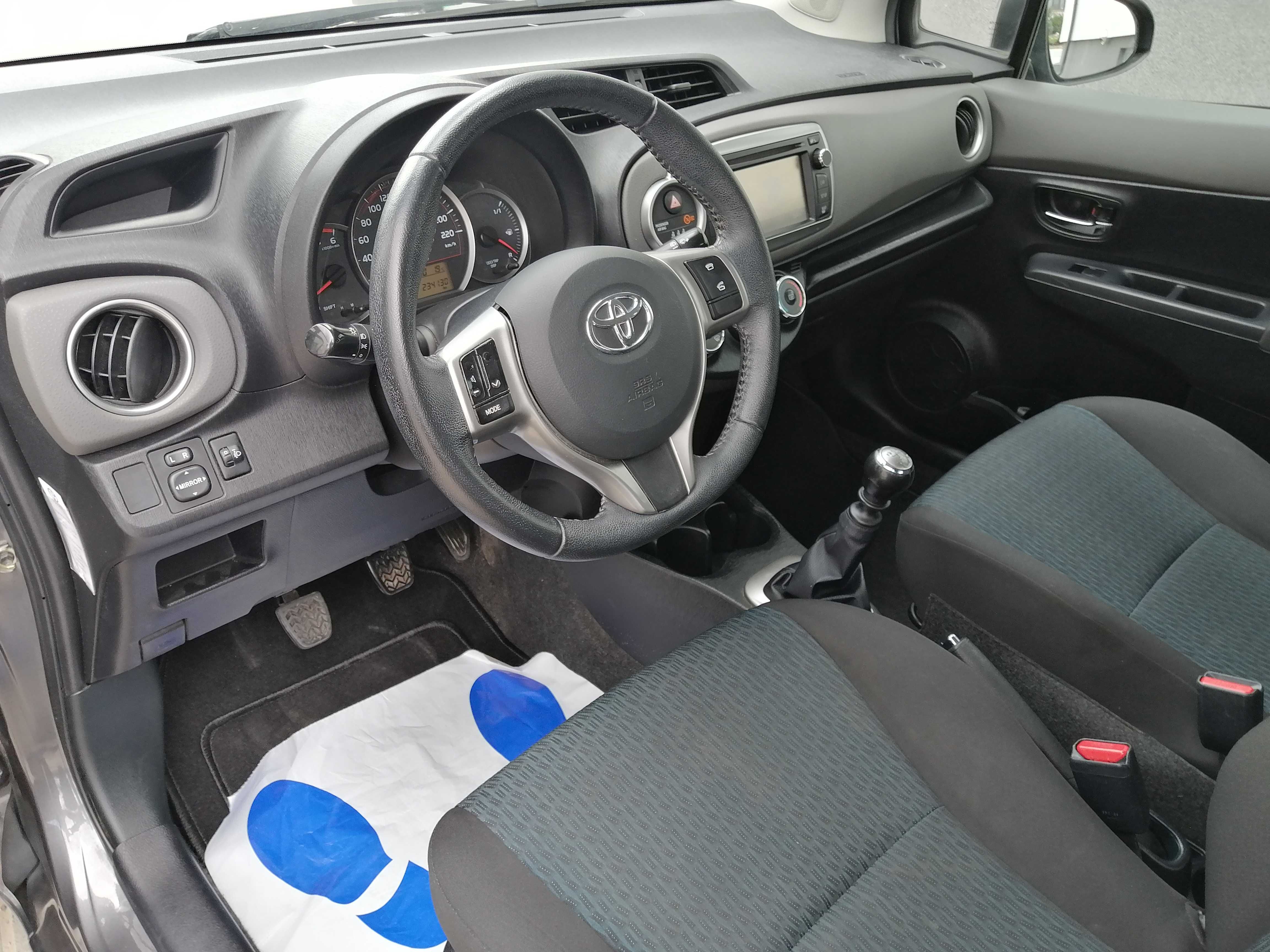 Toyota YARIS 1.4 D4D KLIMA/NAVI/Kamera Cofania