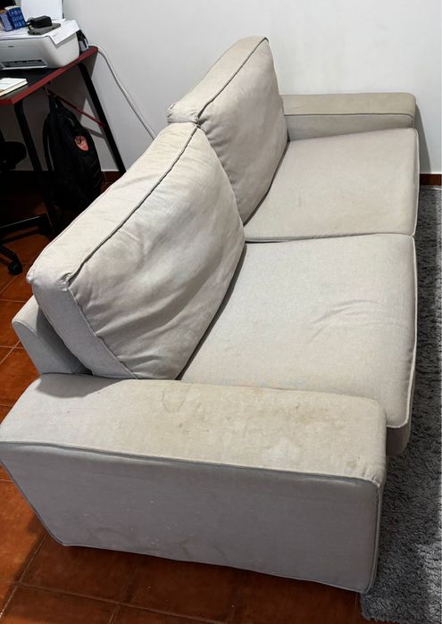 Sofá cinzento de 2 lugares