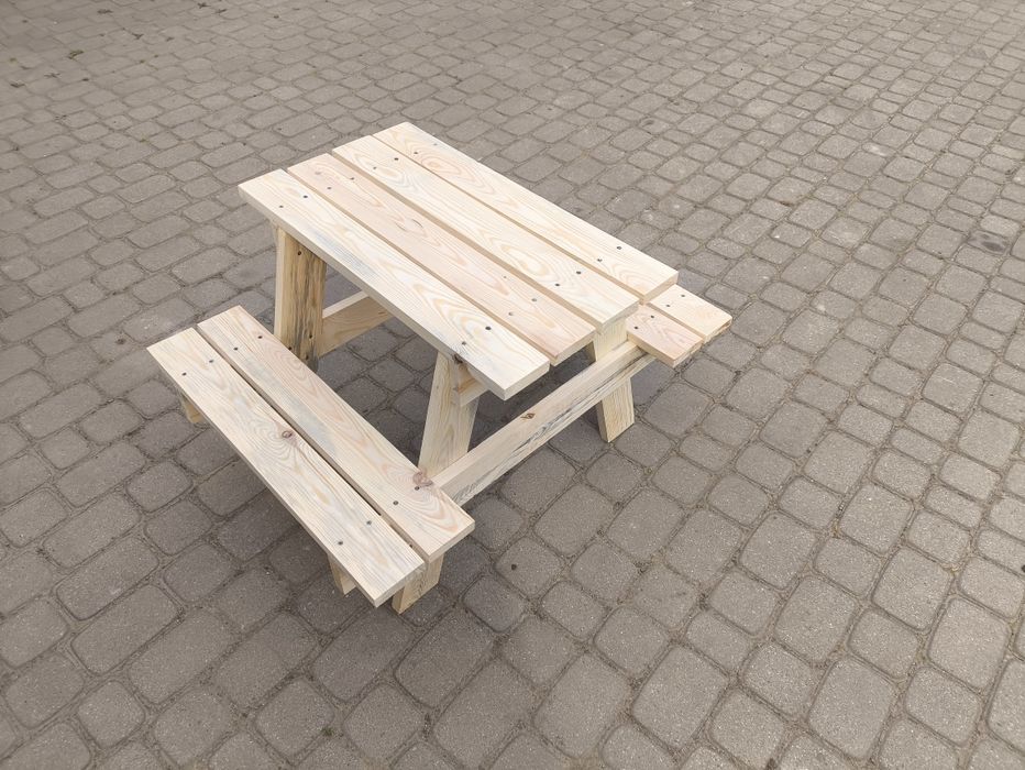 Stolik ogrodowy z dwiema ławkami 60x70x90