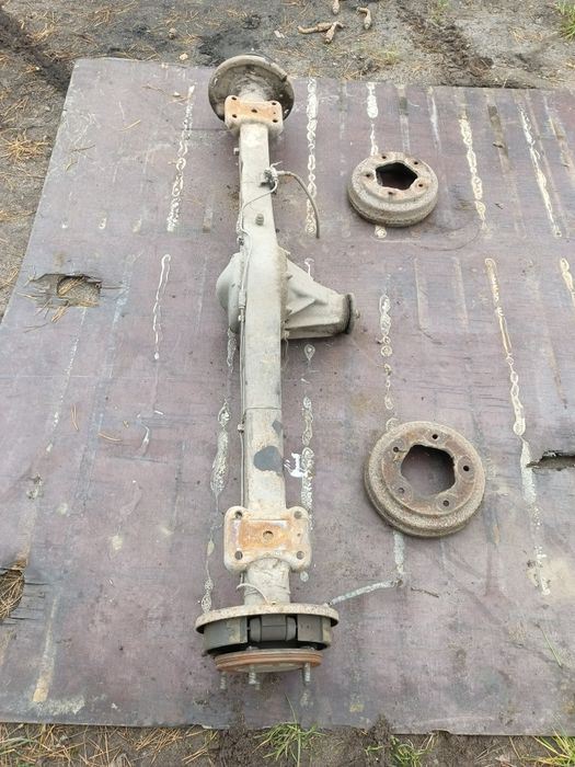 Задній міст Ford Transit 2.5 1986-1991 рік 5 шпильок старого зразка