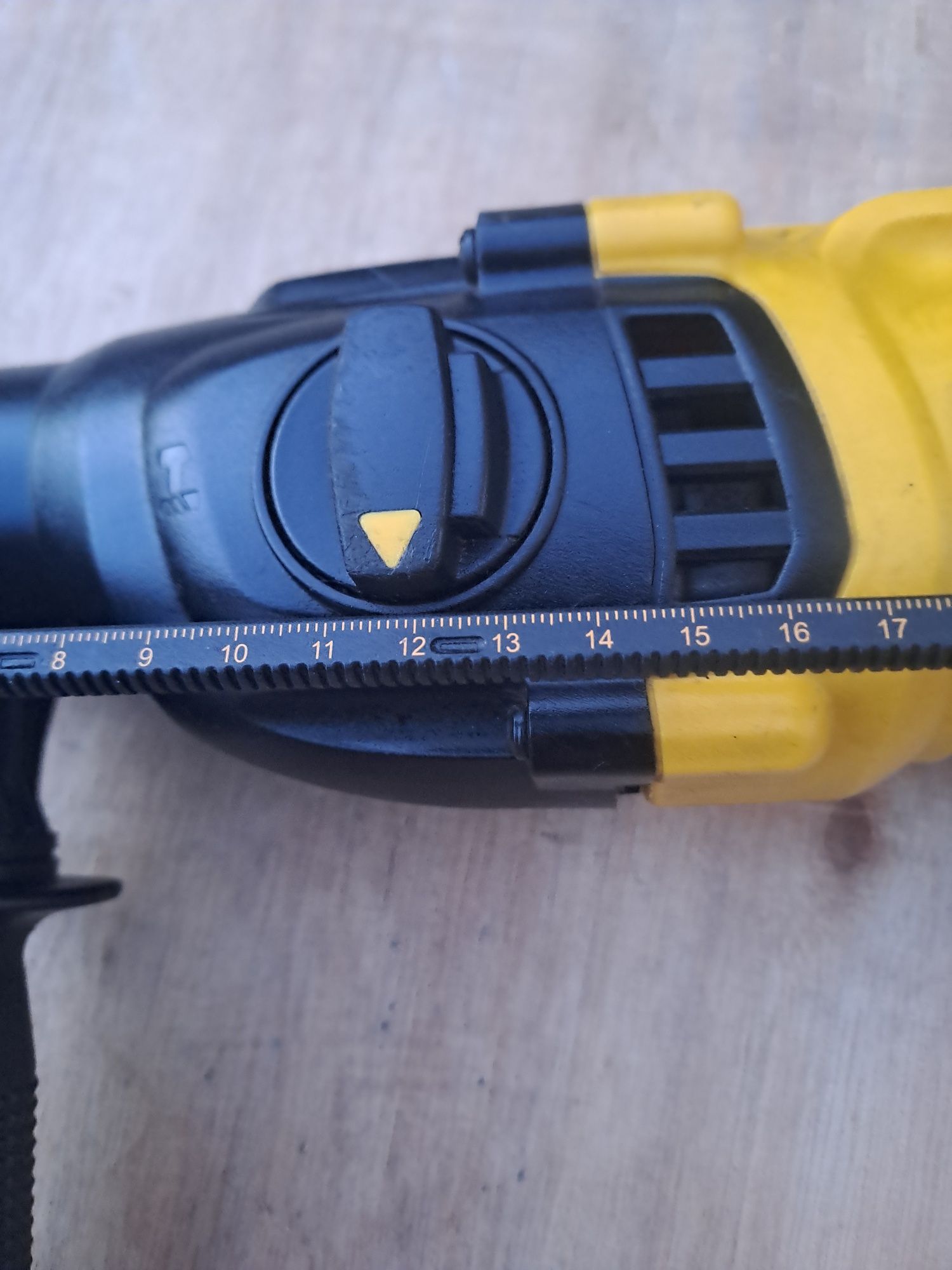 Młotowiertarka Dewalt Makita