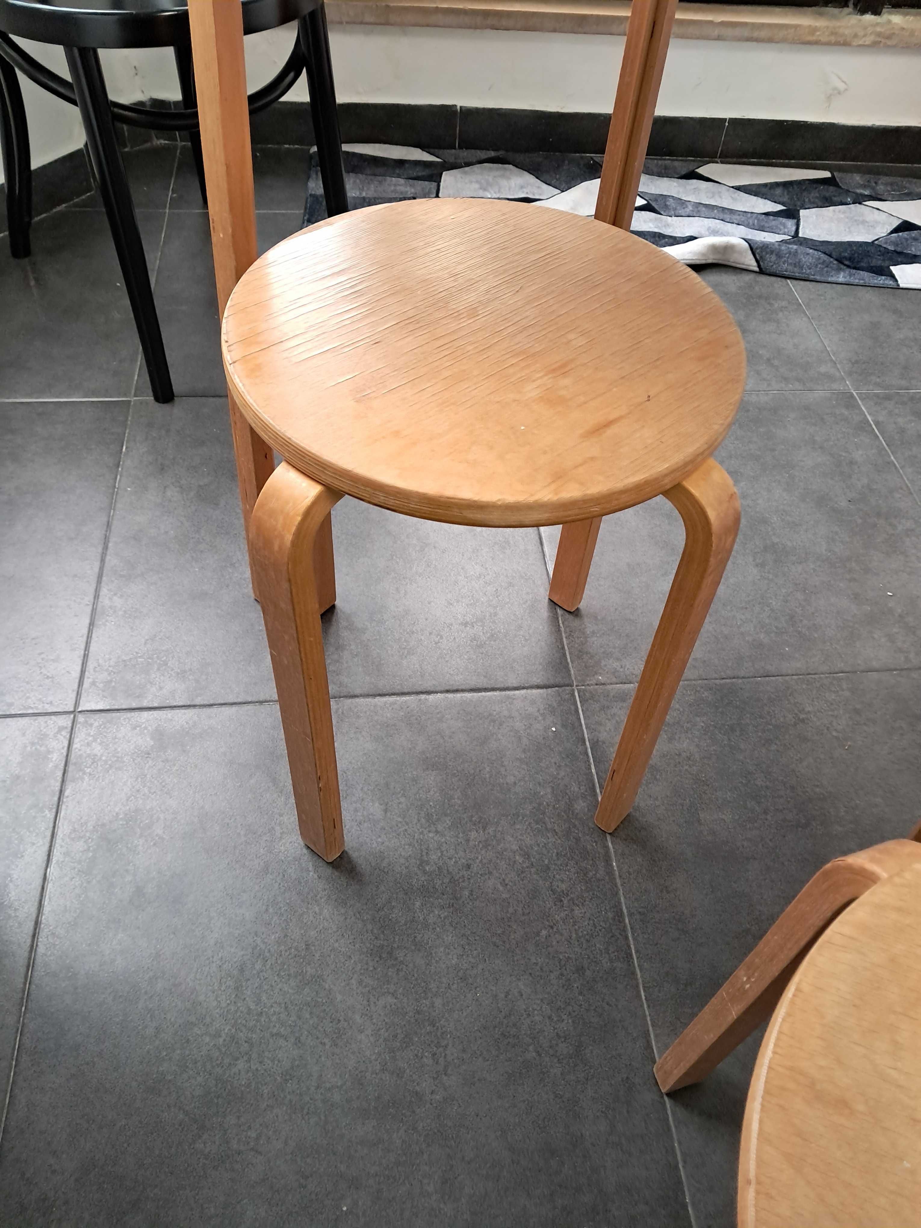 Mesa de cozinha redonda e 4 bancos