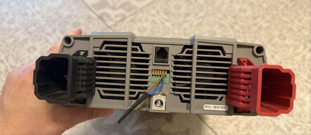 Синусоїдальний інвертор Mastervolt 12/2000