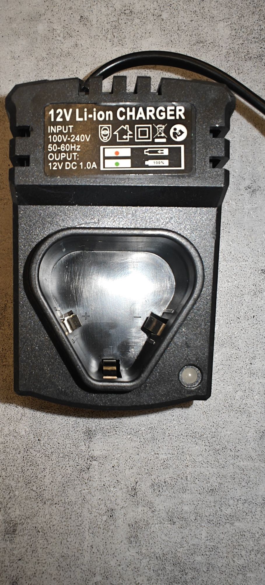 Uniwersalna ładowarka DC 12 v