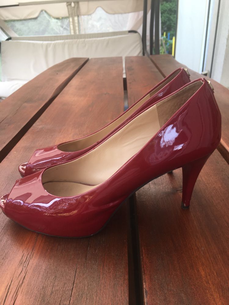Guess skóra lakierowana czerwone szpilki peep toe na platformie roz 41