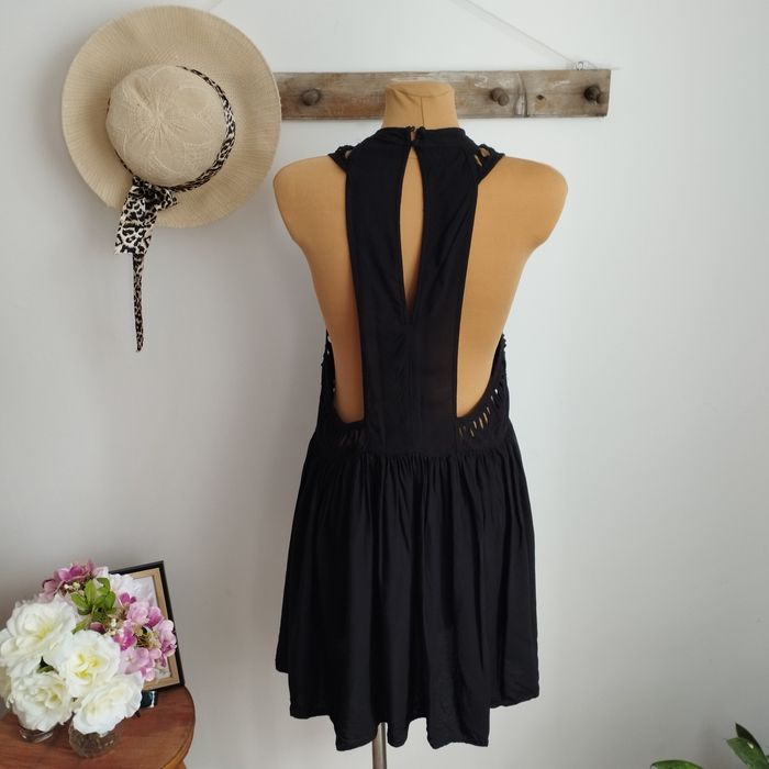 Sukienka H&M czarna S (36) – letnia, rozkloszowana, ażurowa, wyciecie