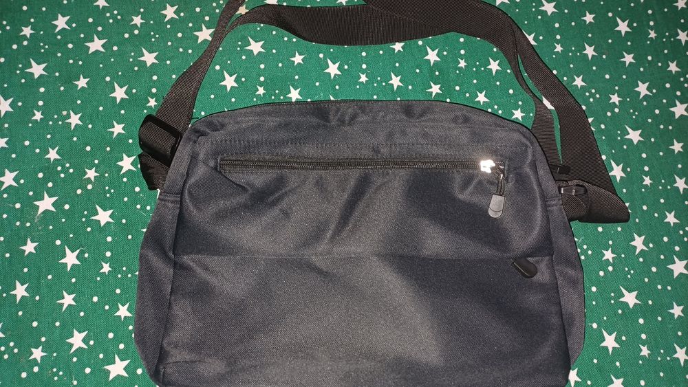 18.11 Сумка чорна з ручкою