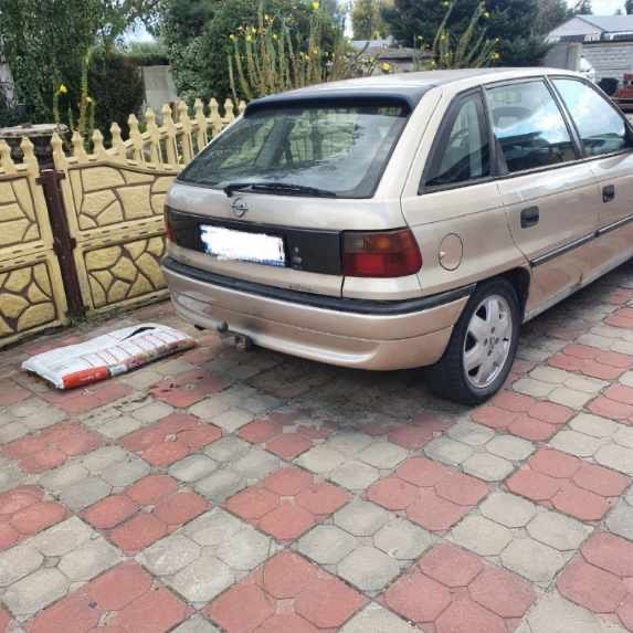 Opel Astra I F 1.7 ISUZU Hatchback kolor złoty kod Z489 na części