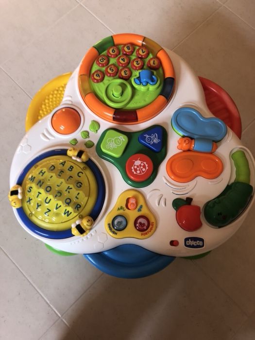Mesa actividades chicco