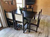 Czarny stół z 5 krzesłami