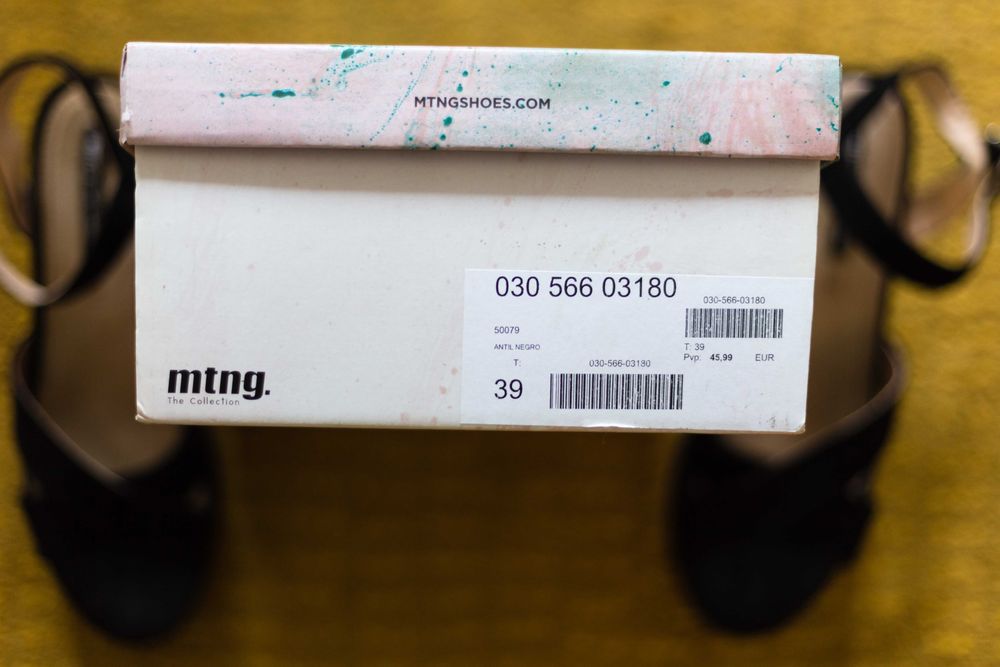 Mtng- Sandálias Pretas com salto 9 cm