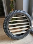 Półka z opony motocyklowej do wnętrza, garażu