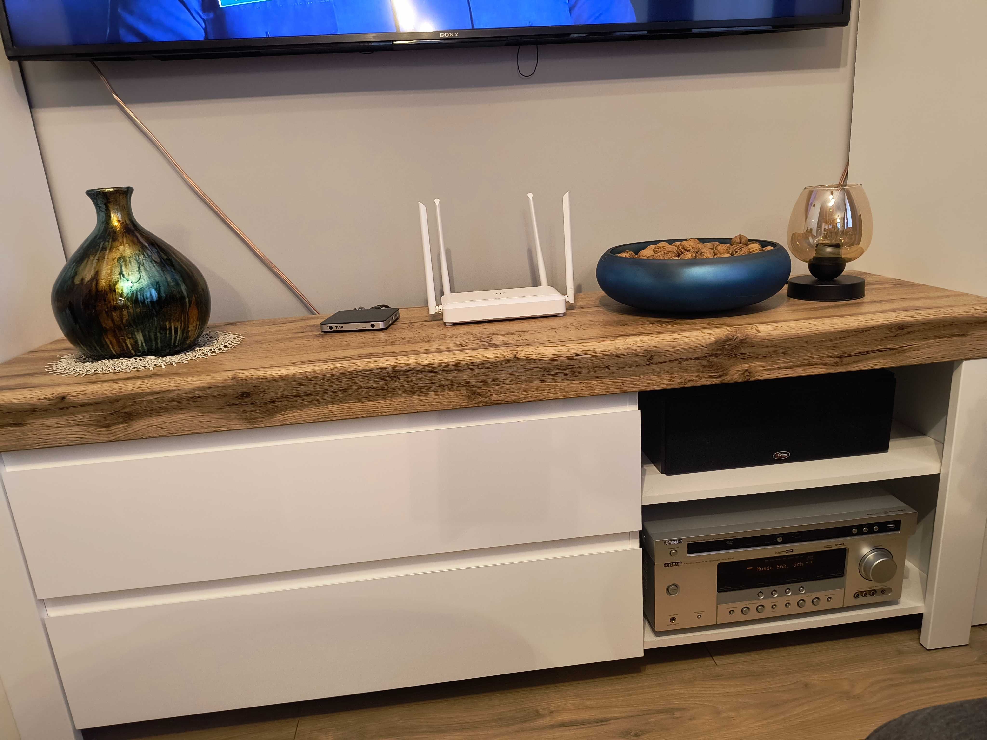 Szafka RTV Holten 156 cm z 2 szufladami biały połysk