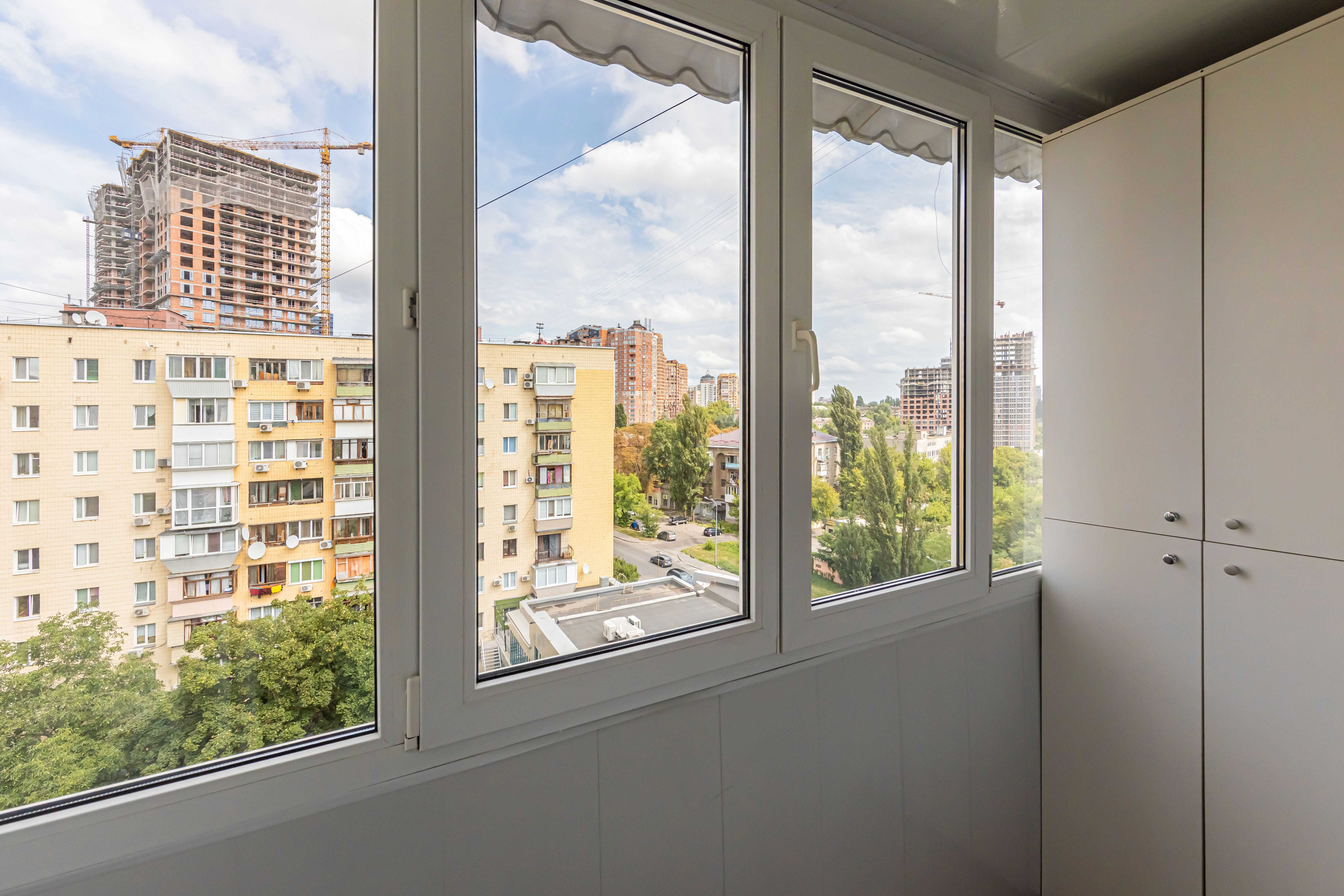 3 кімнатна студія в центрі, Коновальця, 15
