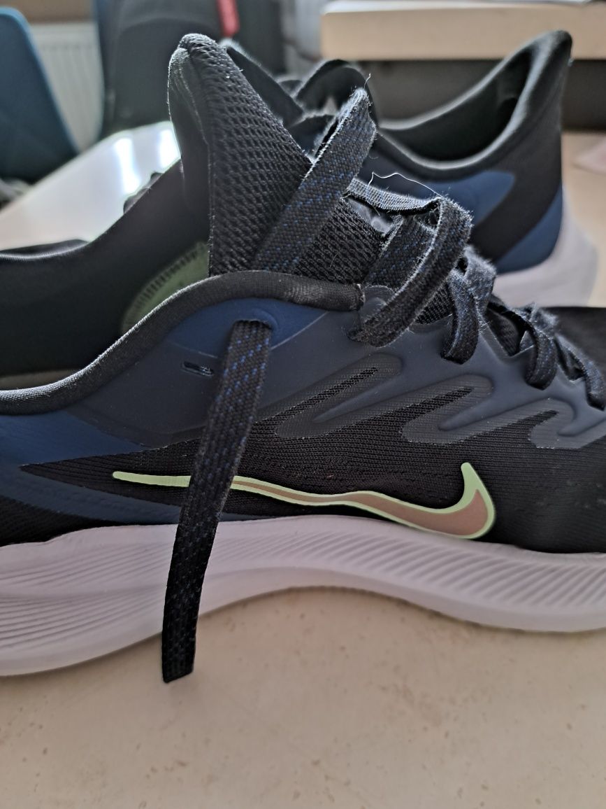 Buty do biegania Nike Winflo 7 rozmiar 43 running zoom x