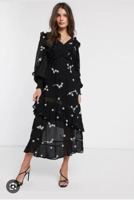 Гарна елегантна натуральна міді сукня з вишивкою плаття з рюшами