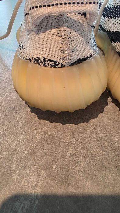 Yeezy Boost 350 V2 "Zebra" 46