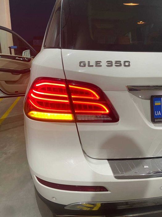Переделка задних поворотников на Mercedes для ТО, желтые повороты