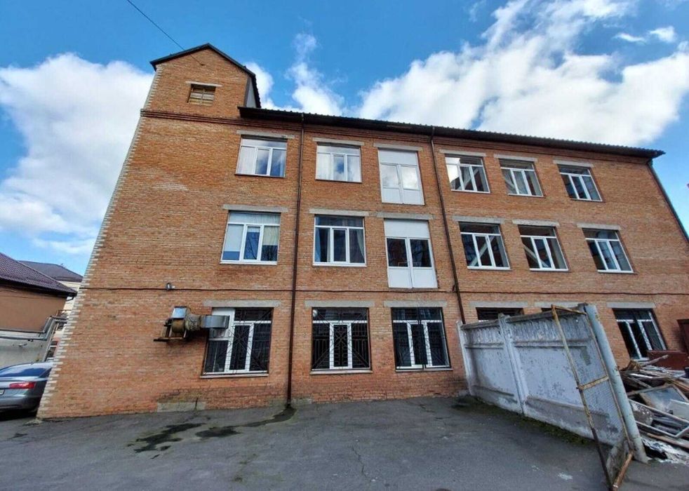 Оренда комерційного приміщення на вул. Замостянська