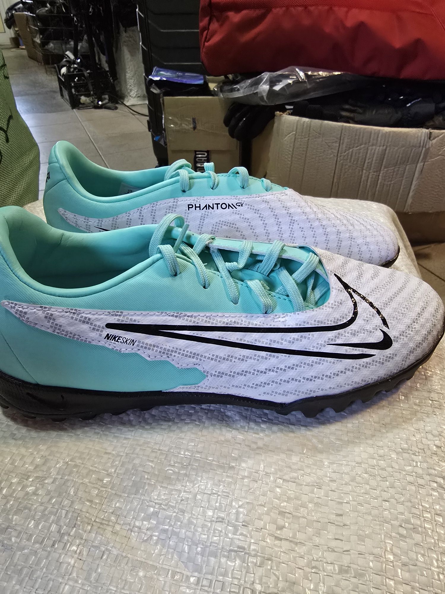 Сороконіжки Nike Phantom GX Academy TF DD9477-300