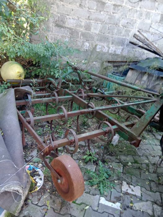 sprzęt rolniczy rozrzutnik