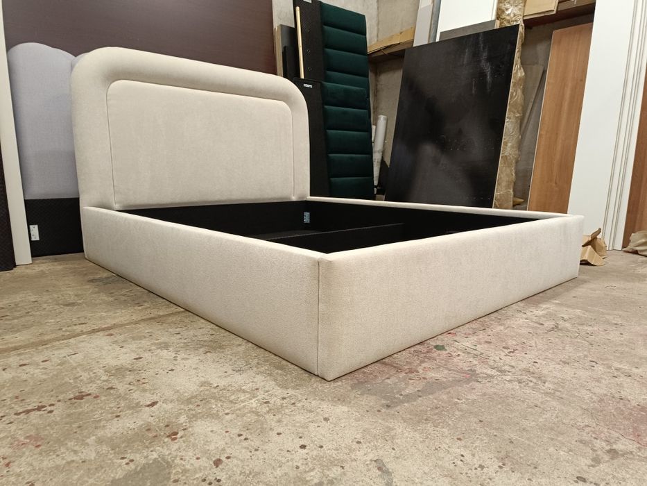 Łóżko tapicerowane na wymiar półokrągłe baranek boucle producent