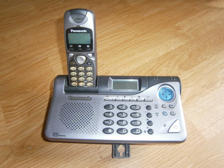Беспроводной DECT-телефон Panasonic KX-TCD 735RU