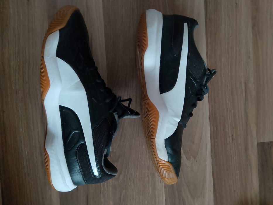 Sprzedam buty halowe Puma Teraz 41