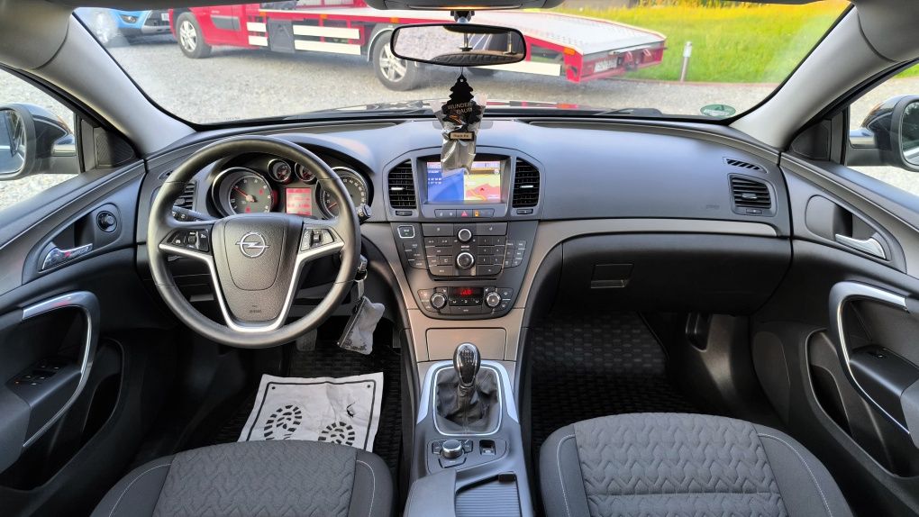 ///Opel Insignia 2,0 CDTI