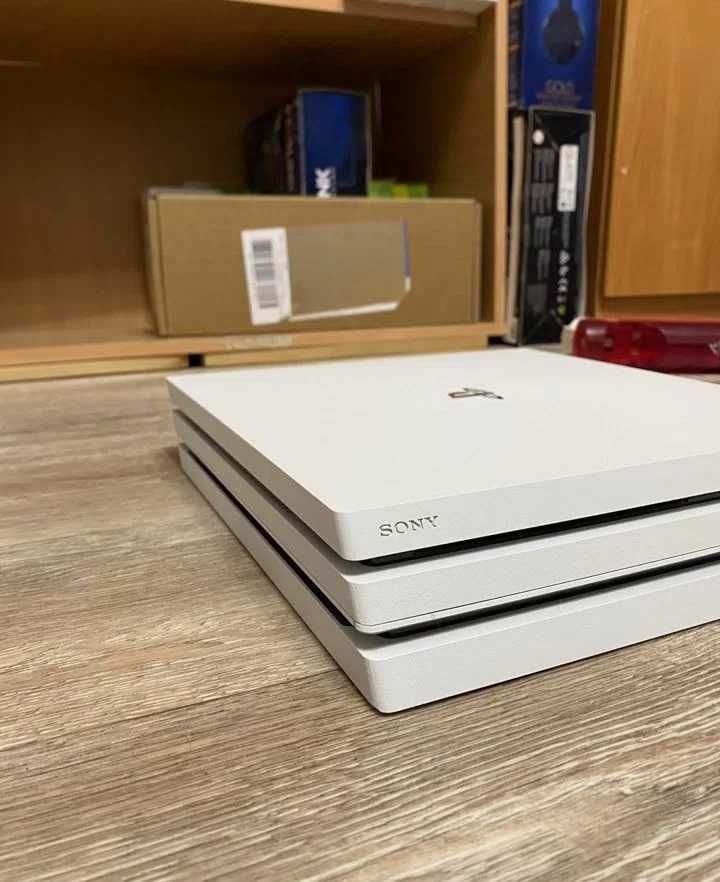 Приставки PlayStation 4 PRO 1000гб + 2 Гри (Білий)