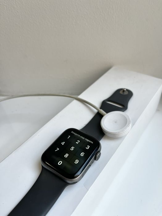Apple Watch 5 series  44-mm