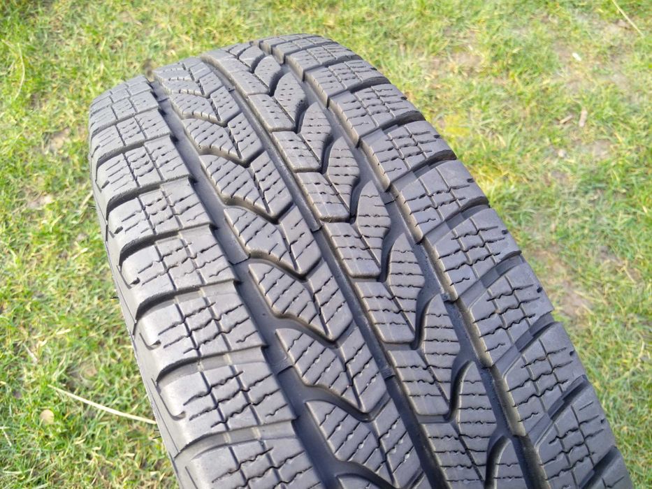 opona 215/65/16C Goodyear Ultra Grip Cargo 1 sztuka 8mm 2019